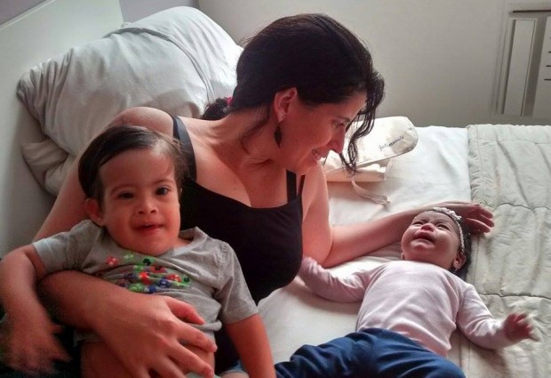 Gabi com os filhos, Bernardo e Maju: a jornalista está aprendendo com o caos a manter a calma