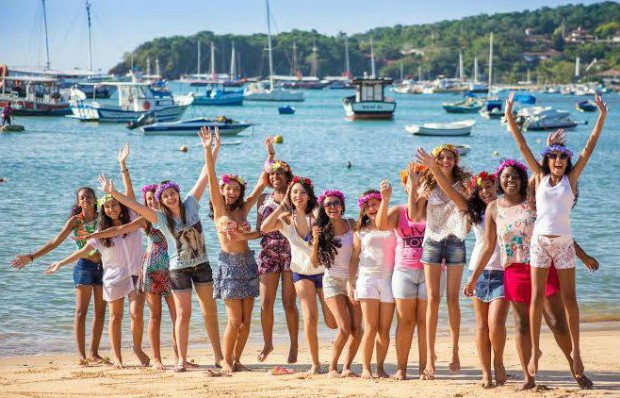 As meninas selecionadas para o Fadas Madrinhas: felizes na Praia da Armação. Algumas nunca tinham visto o mar